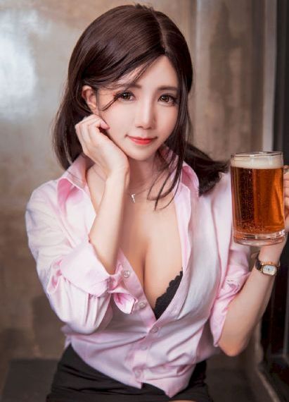在打烊后仅剩两人的沙龙