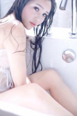 《安达与岛村》